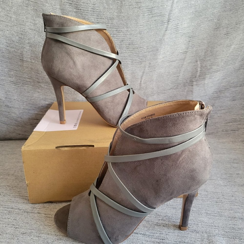 Journee Collection Women's Samara Bootie